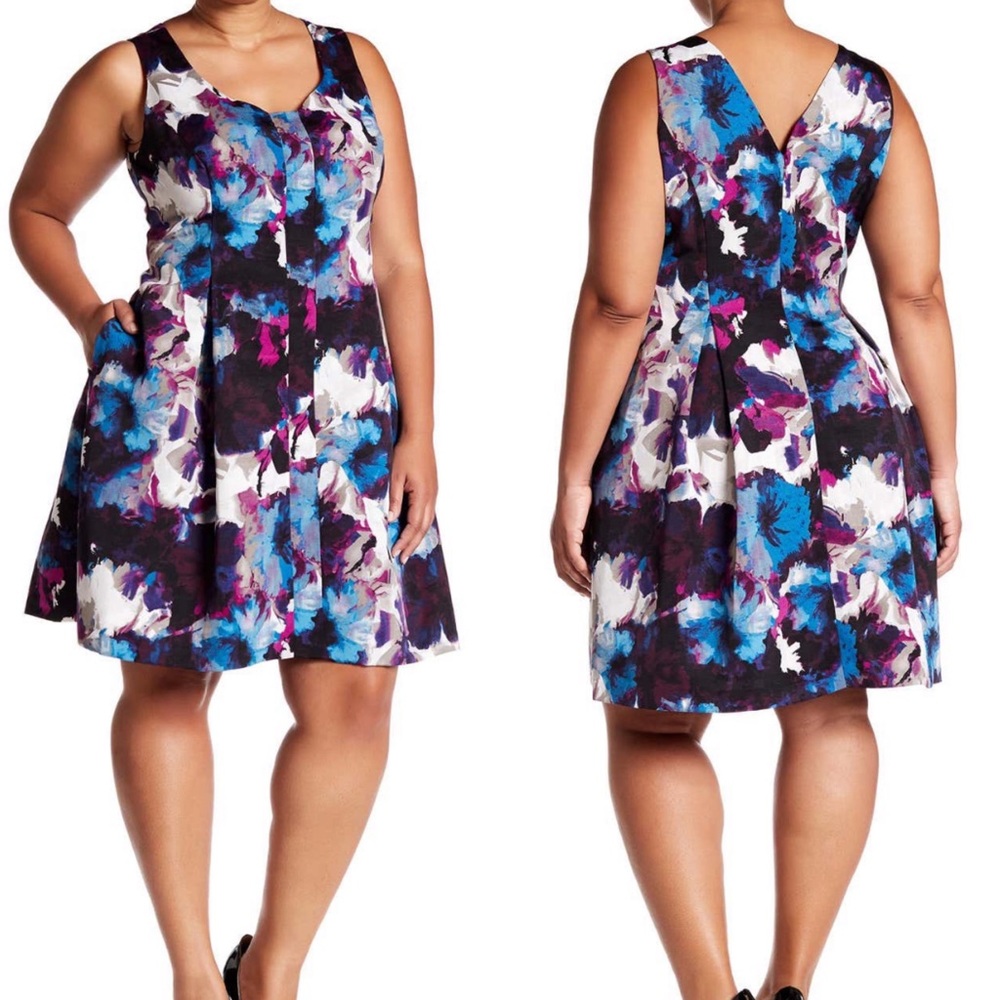 Adrianna Papell V-neck Pleated Floral Dress